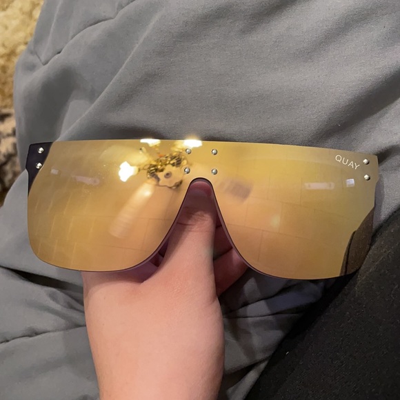 Quay Australia x Kylie Jenner sunglasses *SOLD* - Picture 3 of 4